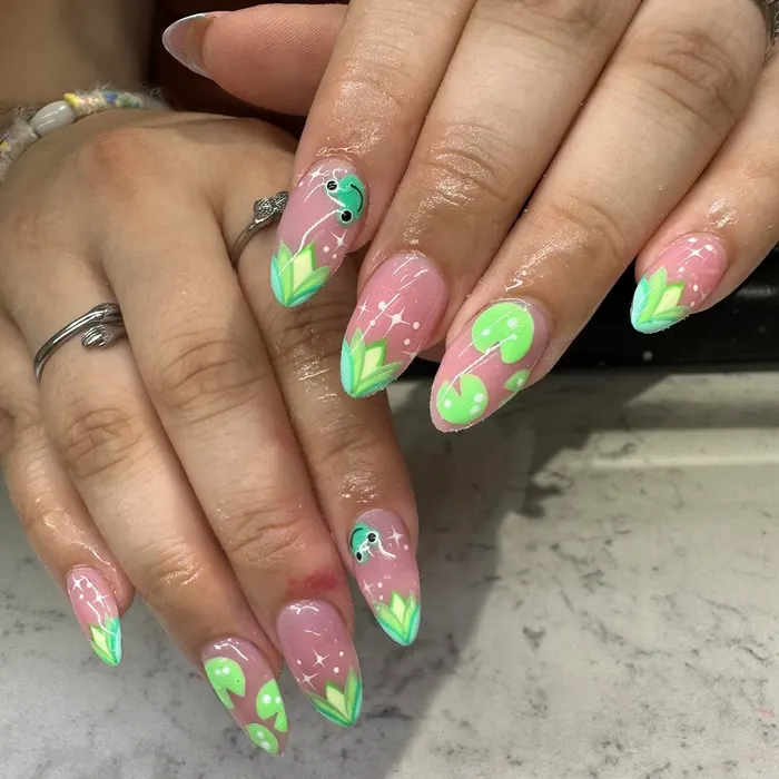 Palm detail nail art