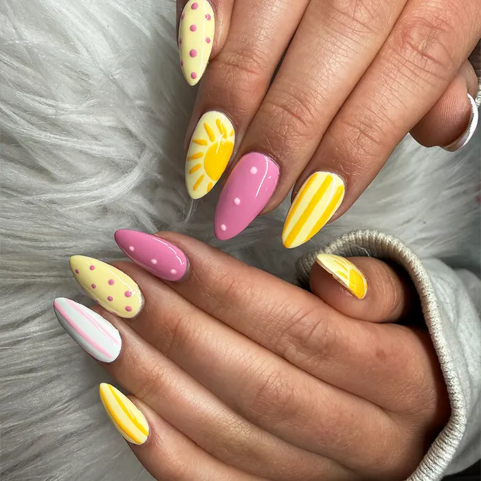 Coral tips nail art